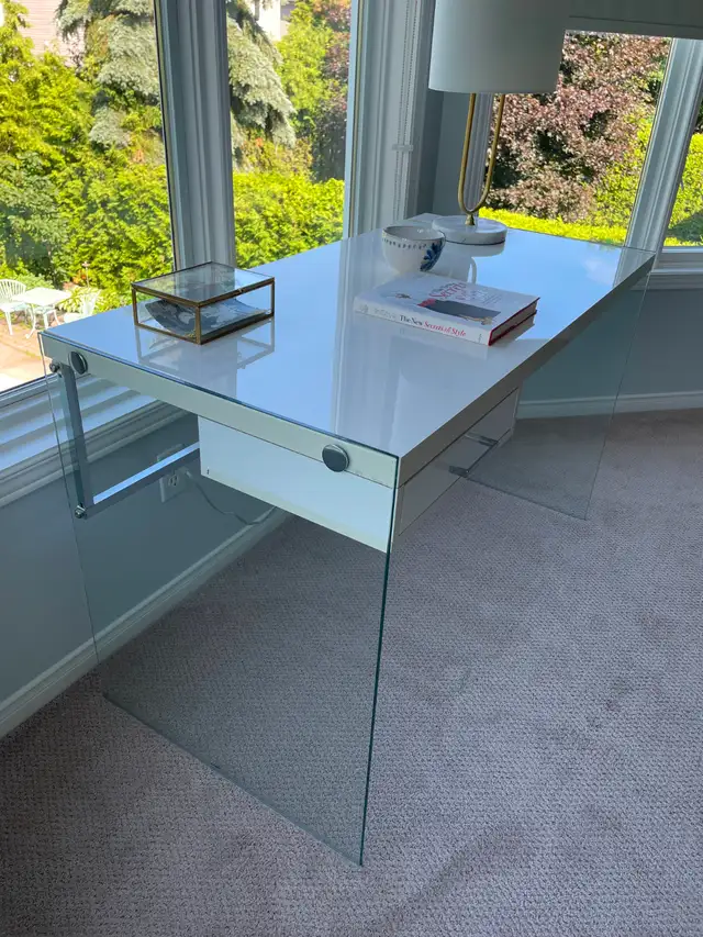 Glass Desk in White in Desks in Ottawa - Image 4