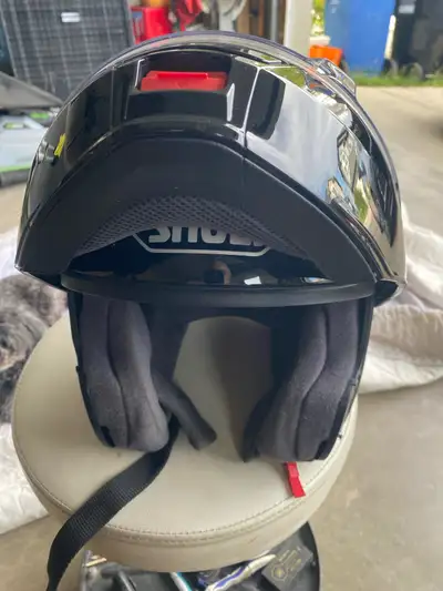 Lightly used, full face, built in sun protection, chin flips up. Size XL