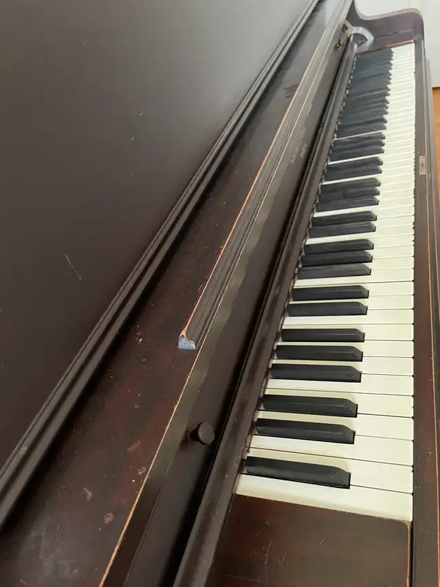 Antique Piano in Pianos & Keyboards in Calgary - Image 4