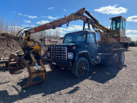 International F1954 log truck 