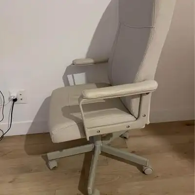 Détails sur le produit Ce siège de bureau dispose d'une fonction permettant de régler la résistance...