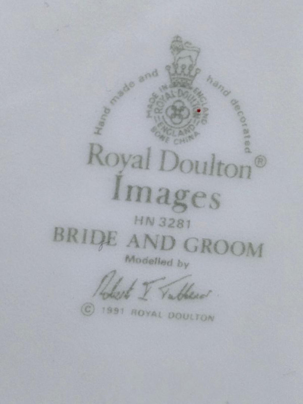 Royal Doulton Images Bride and Groom Figurine in Arts & Collectibles in Markham / York Region - Image 3