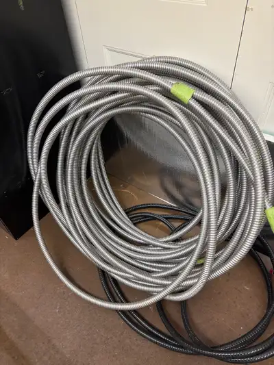 This is 120 feet length of new 1/3 gauge armoured cable, perfect for various electrical projects. It...