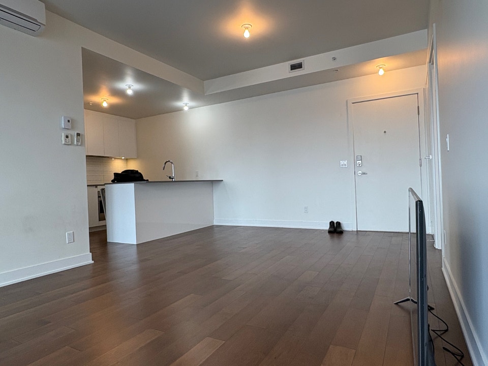 Beau condo 4½ à louer (Ville-Marie) – Près du métro 5