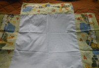 Baby crib sheet with skirt