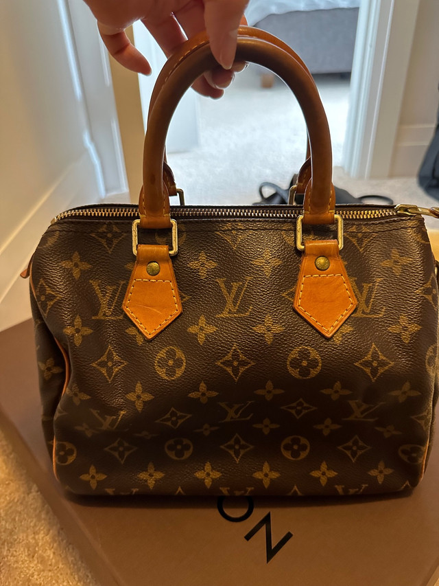 *Authentic Louis Vuitton Monogram Speedy 25* in Women's - Bags & Wallets in Markham / York Region - Image 3