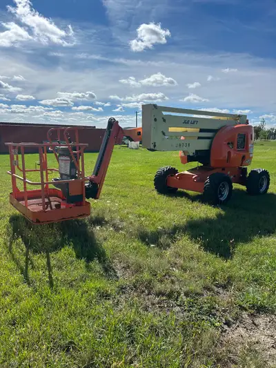 * 45 ft platform height * Approx. 51 ft working height * 4WD * Diesel * 3,520 hours * Articulating j...