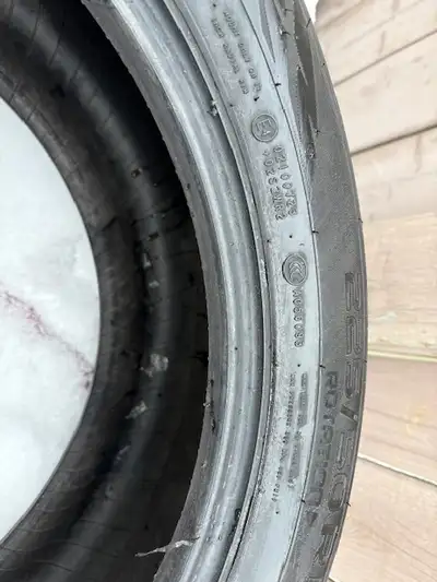 Selling barely used winter tires (leased new vehicle). Nokian Hakkapelitta 225/50R17 98R Extra Load....
