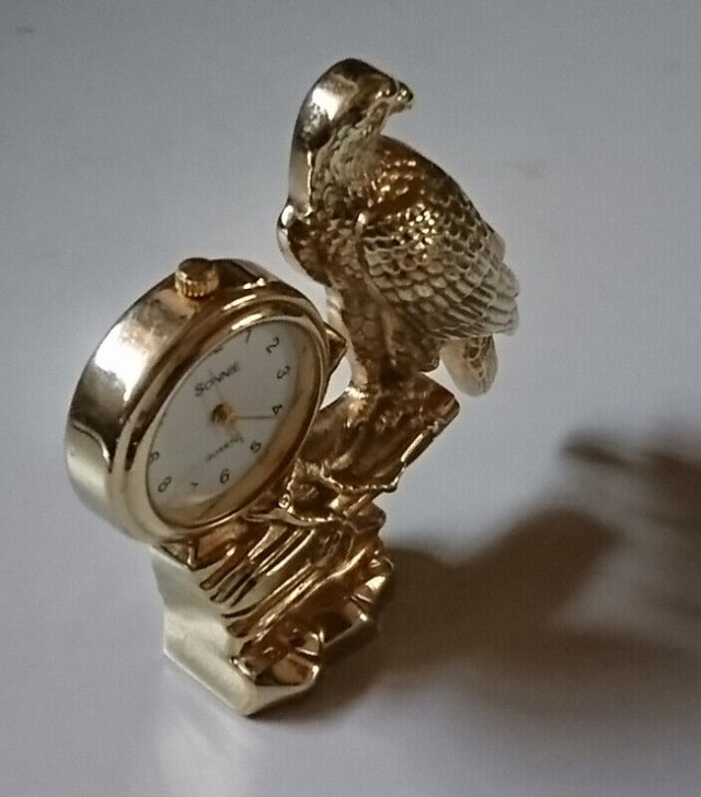 Vintage Rare Sonnie Quartz Miniature Desk Clock with an Eagle in Arts & Collectibles in Oshawa / Durham Region - Image 4