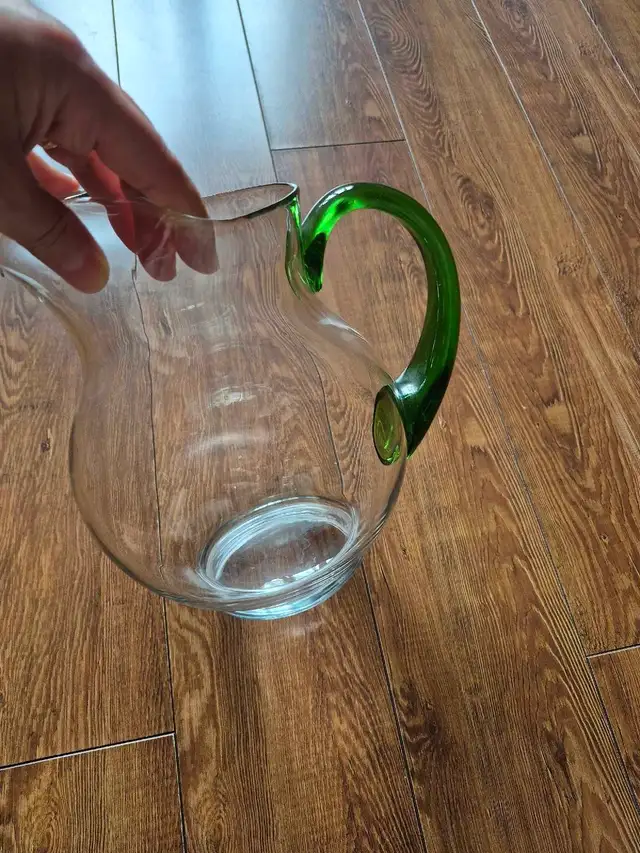 Glass Pitcher with Green Handle in Kitchen & Dining Wares in Napanee - Image 6