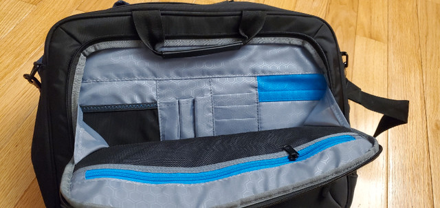 Dell Laptop Shoulder Bag in Laptop Accessories in Regina - Image 2