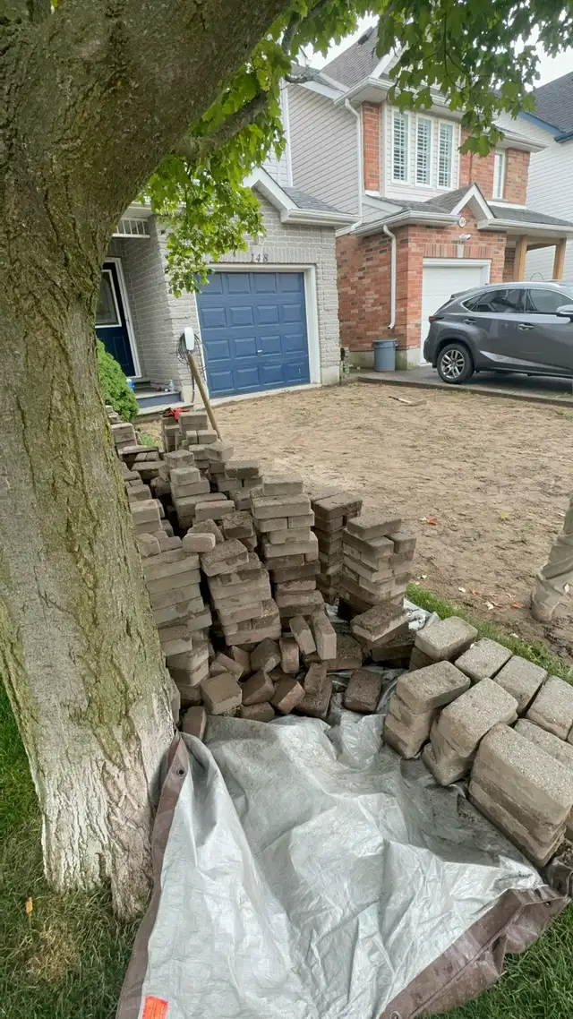 Interlock Repair in Interlock, Paving & Driveways in Oakville / Halton Region - Image 4