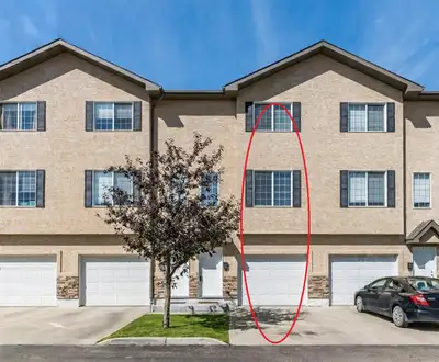 Welcome to #52-118 Pawlychenko Lane in Lakewood Suburban Centre in Saskatoon. This exceptionally kep...