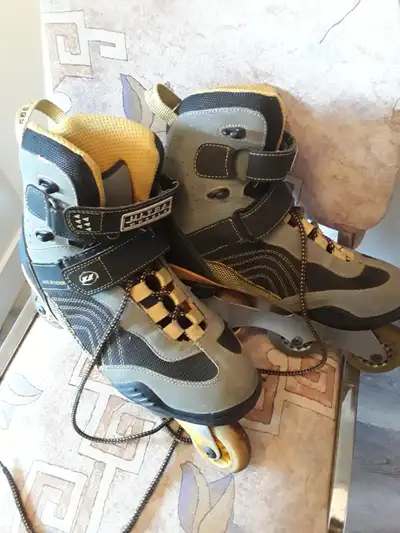 Patins pointure 9 1/2 marque Salomon $25 2e paire de 9 1/2 de marque ULTRA $25