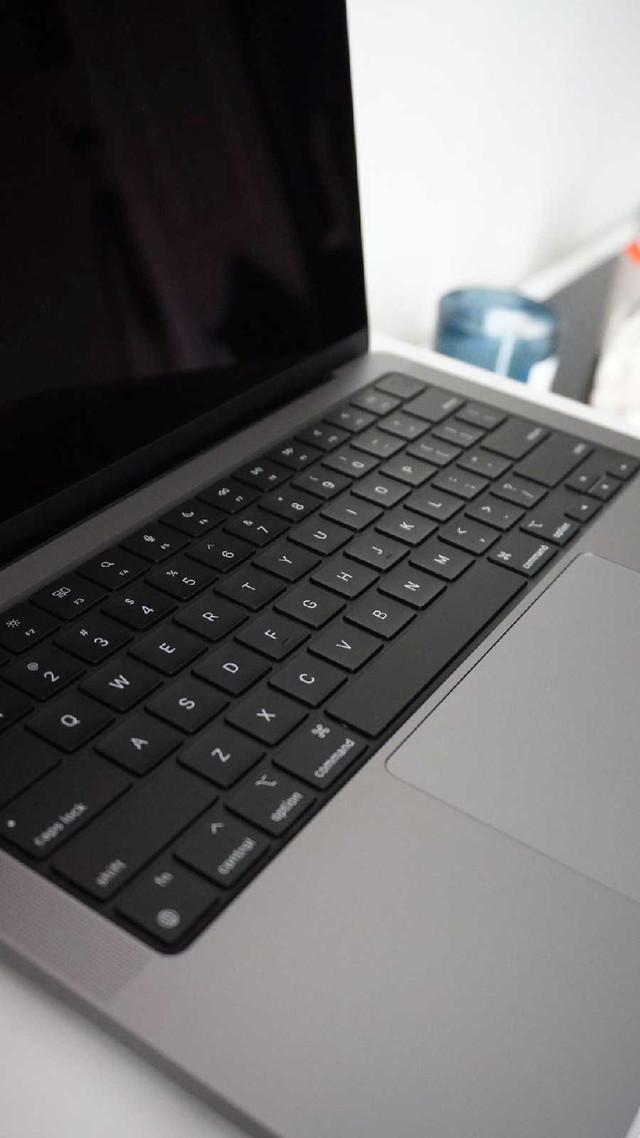MacBook 14 pro (2023), 24gb in Laptops in City of Toronto - Image 3