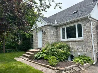 Welcome to this charming 2 bedroom apartment in the desirable Carlingwood area! This unit features s...
