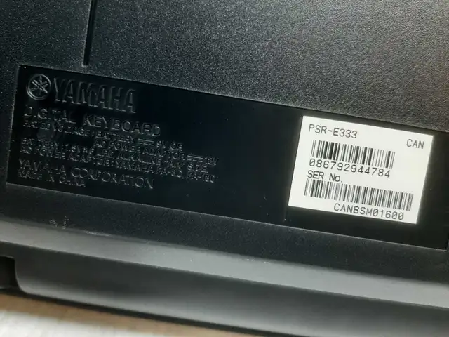 Yamaha PSR-E333 Digital Keyboard in Pianos & Keyboards in City of Montréal - Image 3