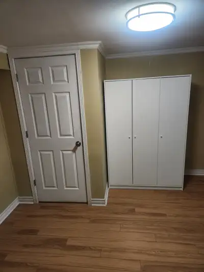 Private, bright, clean and quiet room for rent in Scarborough located near Lawrence and morning side...