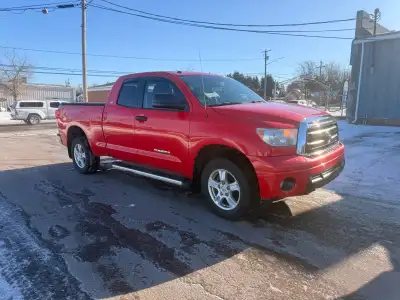 2011 Toyota Tundra SR5 4X4 Only 147,000 KM Drives like a new truck Just detailed Just inspected No R...