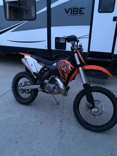 Selling dirt bike. Don't use it much anymore. If you're interested, send me a message. Price is nego...