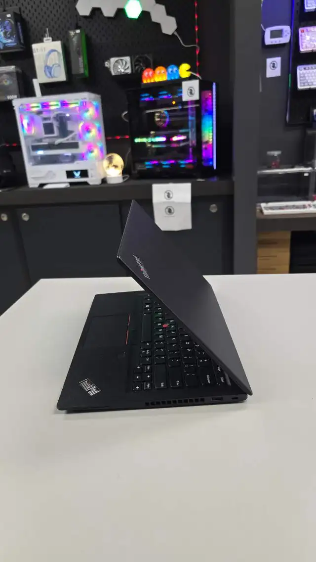 Lenovo ThinkPad T490s in Laptops in City of Toronto - Image 3