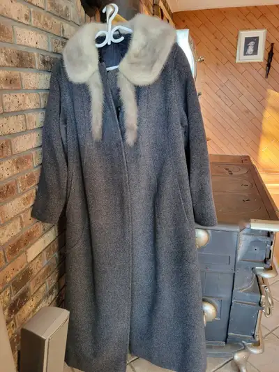 Elegant Women’s Winter Coat with Natural Mink, View more