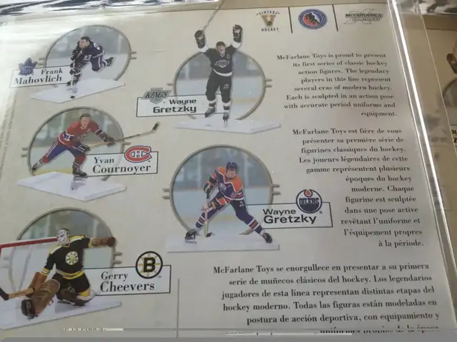 McFarlanes Sport Picks Legends Wayne Gretzky Oilers  in Arts & Collectibles in Red Deer - Image 11