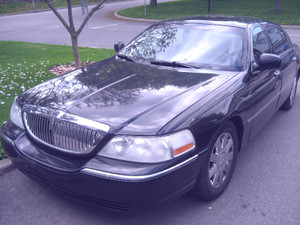 2004 Lincoln Town Car BLACK