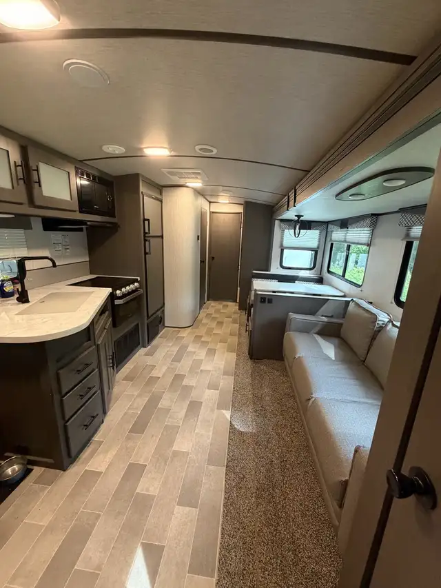  2021 31ft Embrace 2 pull-outs (9,740 Ibs / 4,400 Ib in Travel Trailers & Campers in Trenton - Image 4