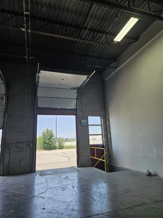 ***2 FREE MONTHS*** 3000 sqft - Available immediately! in Commercial & Office Space for Rent in City of Toronto - Image 3