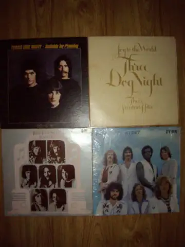 4 Three Dog Night Records for sale Suitable for framing(2 small scratches)$10, Joy to the world(some...