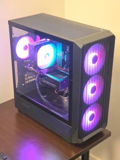 Full Specs: Graphics Card: Nvidia GeForce RTX 5070 Gigabyte Gaming Windforce CPU: AMD Ryzen 5600G -...