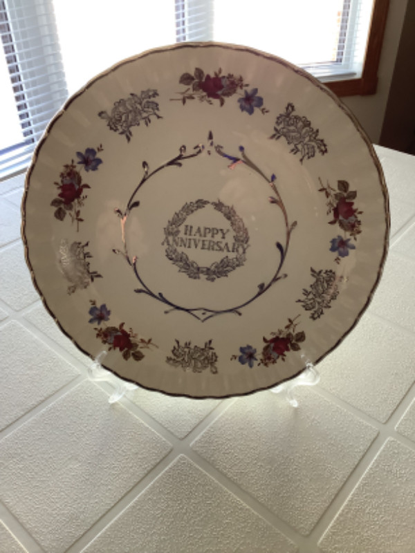 Avon Happy Anniversary Plate in Arts & Collectibles in Regina