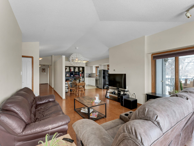 5, 407 MacLeod Trail SE - Condo with AMAZING views in Condos for Sale in Medicine Hat - Image 2