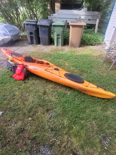 Je vends mes 2 kayaks Riot 13 en excellent état, prêts pour vos aventures aquatiques! Ces kayaks de...