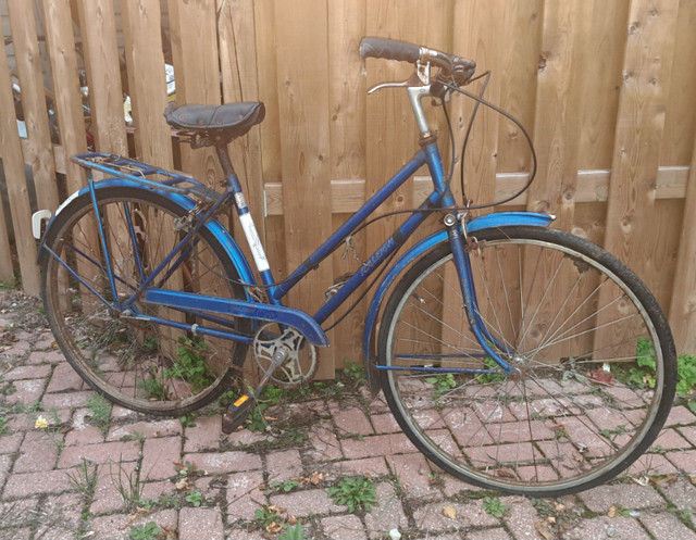 Vintage RALEIGH SPORTS Bicycle in Cruiser, Commuter & Hybrid in Hamilton