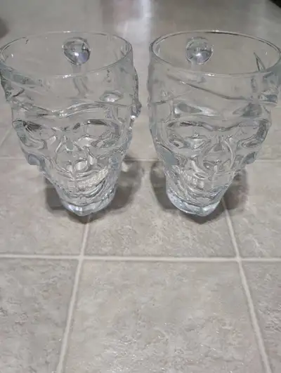 Vintage Set of Treasure Island Casino Las Vegas Luminarc Glass Pirate Skull Glass Mugs 32 oz. Sellin...