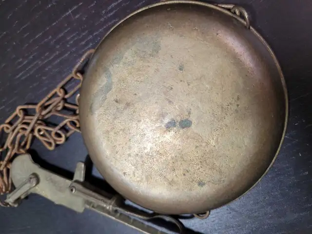 VINTAGE BRASS SCALE. HANGING SCALE. SCALE in Arts & Collectibles in City of Toronto - Image 6