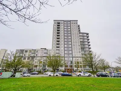 Conveniently located high-rise concrete building by BOSA, with spacious 1 bedroom + den(big enough a...