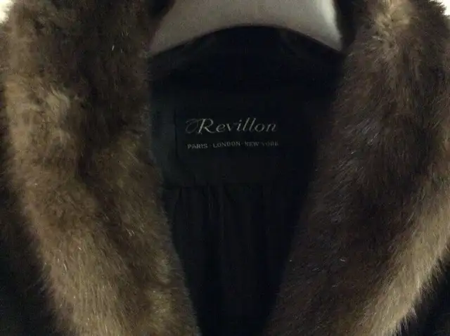 Manteau vintage en vison  Revillon in Women's - Tops & Outerwear in Québec City - Image 4