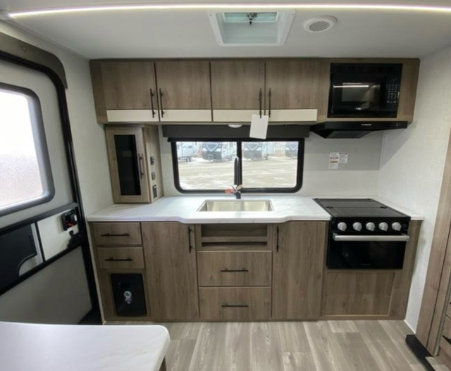 2023 Grand Design Imagine 23LDE in Travel Trailers & Campers in Thompson - Image 3