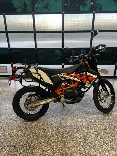 2018 KTM 690 Enduro Comes with pannier racks, luggage rack, crash bars. Only 2500 km Mint condition...