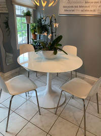40" Round White Table |pedastal table | Pub sale table Delivery