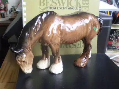 Beswick " Shire Grazing " Horse Figurine - Model Number 1050 - Designed by Arthur Gredington - Issue...