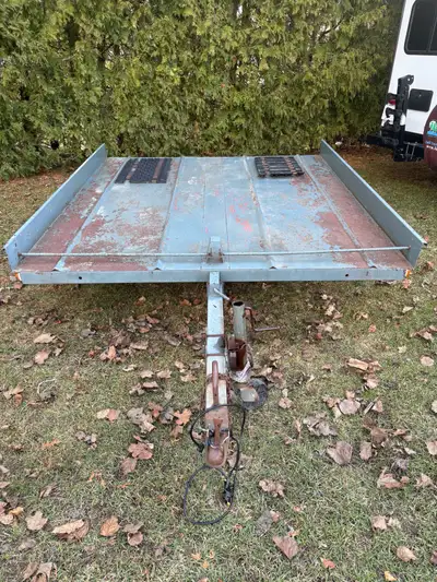 Double bed snowmobile trailer Good tires 8’L x7’w Running lights work and left signal , just no time...