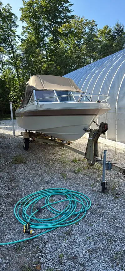 Selling my 1979 Doral Fishing bolt with 70 hp Evinroud motor( Rebuilt) with low hrs. Starts and runs...