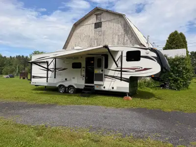 Fifthwheel Travelstar (Starcraft) 34 pieds -Édition Black Pearl (haut de gamme) -Modèle 308BHU -Auve...