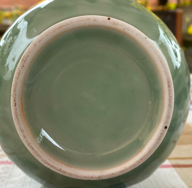 Chinese Celadon YuHuChun Ping Vase in Arts & Collectibles in Oakville / Halton Region - Image 4
