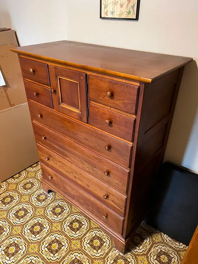 Vintage Dresser in Dressers & Wardrobes in City of Toronto - Image 3