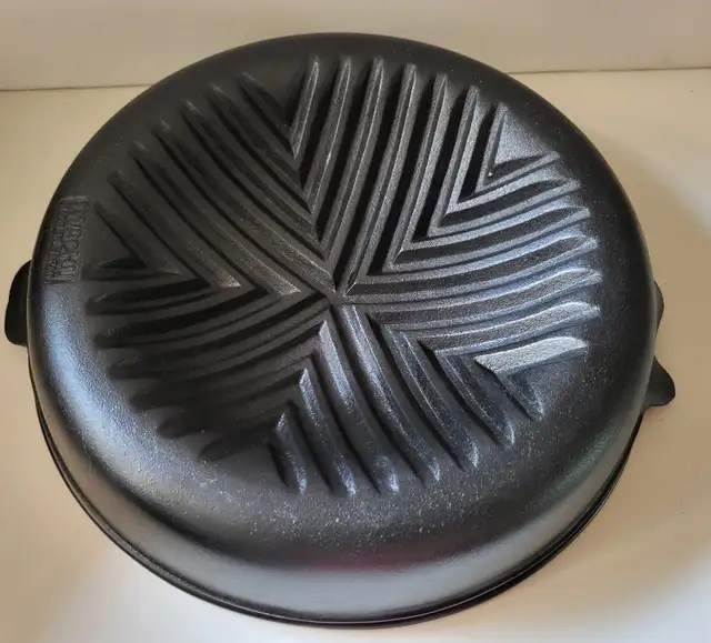 Iwachu Cast Iron Nanbu Tekki Yakiniku Mongolian BBQ Grill Pan in Kitchen & Dining Wares in Oshawa / Durham Region - Image 6